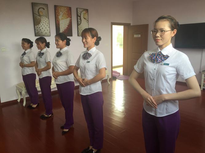 上饒管理中心瑞洪收費(fèi)站開(kāi)展“文明窗口 禮儀先行”專(zhuān)題培訓(xùn)活動(dòng)